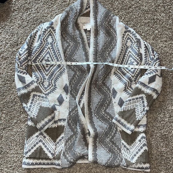 EUC Lovestitch Medium sweater cardigan Neutral colors - Picture 2 of 10